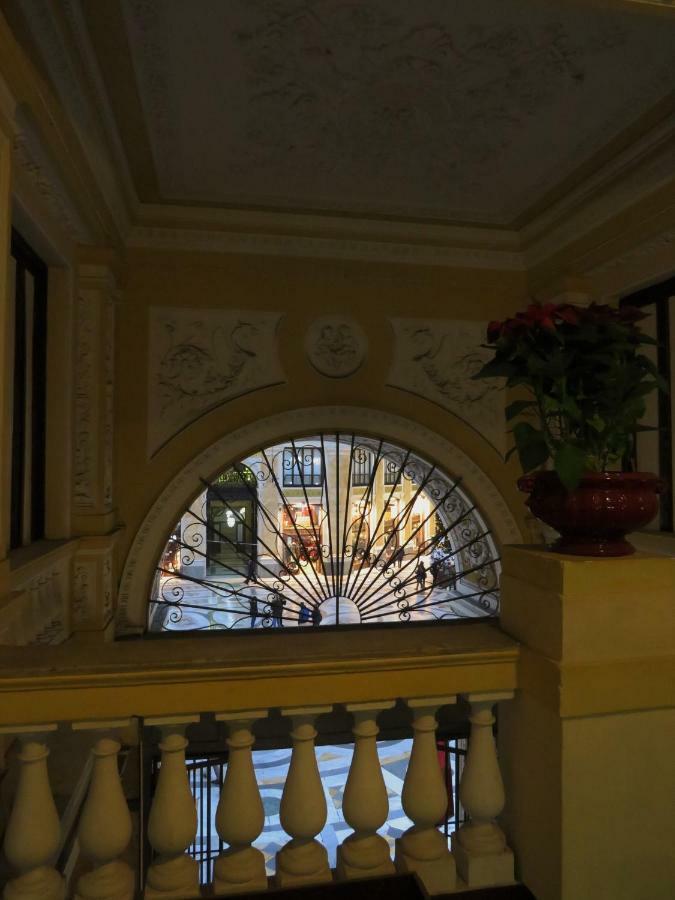 Domus Sibyllina, Galleria Umberto I Neapol Zewnętrze zdjęcie